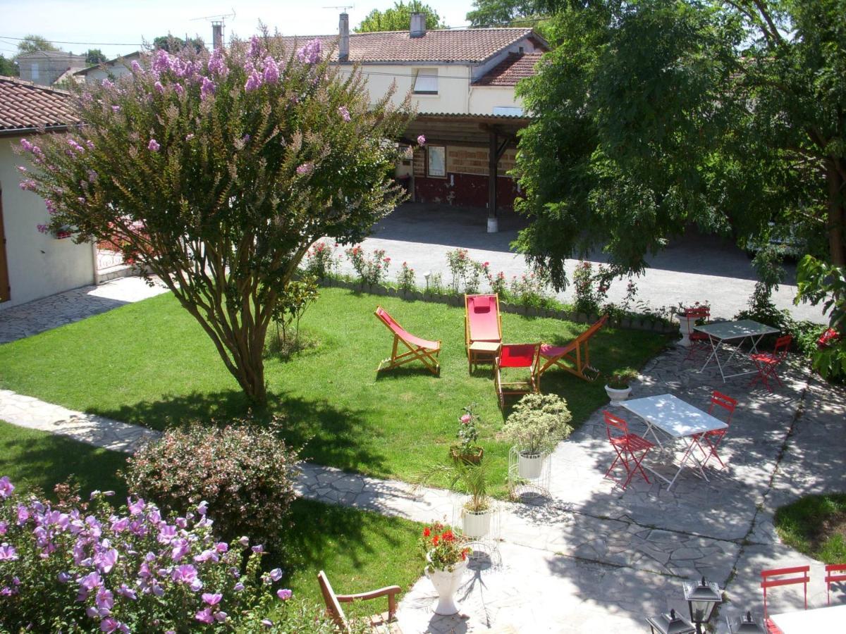 Hotel Les Vieux Acacias Queyrac Buitenkant foto