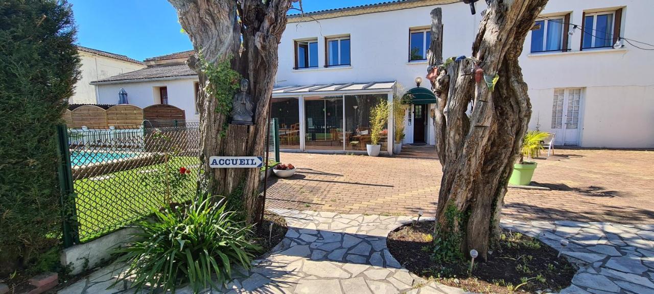 Hotel Les Vieux Acacias Queyrac Buitenkant foto