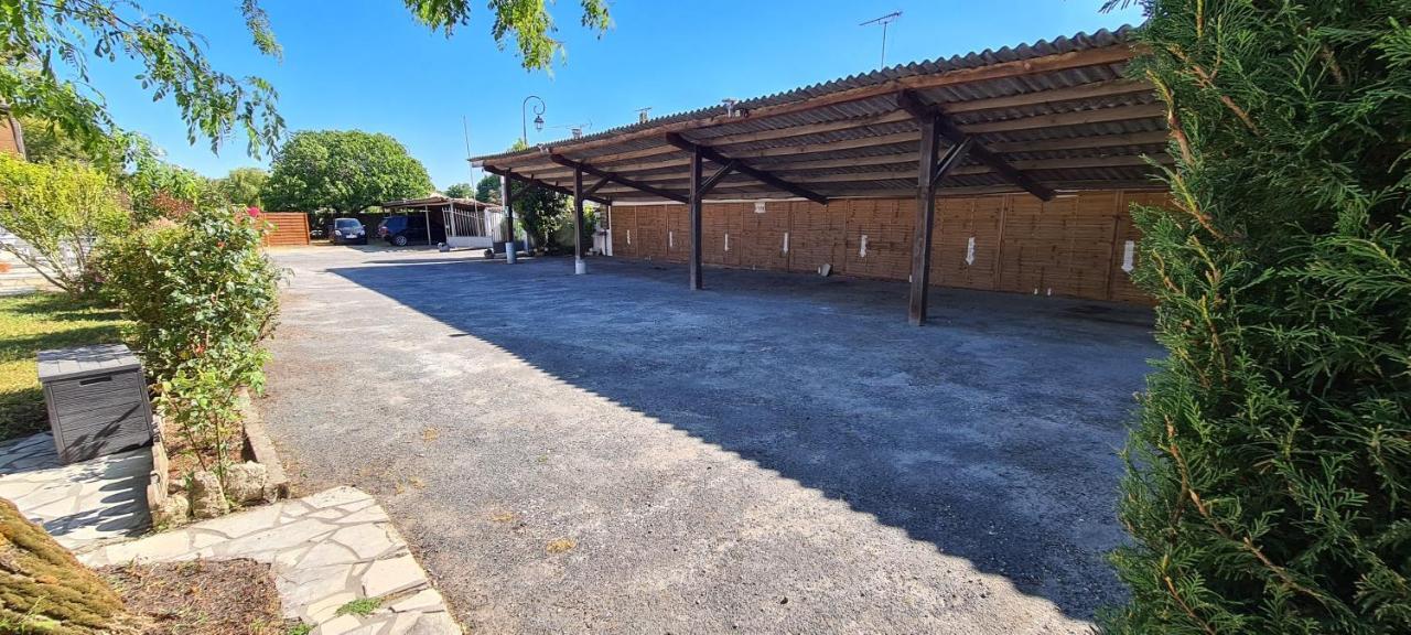 Hotel Les Vieux Acacias Queyrac Buitenkant foto