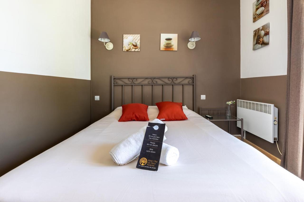 Hotel Les Vieux Acacias Queyrac Buitenkant foto