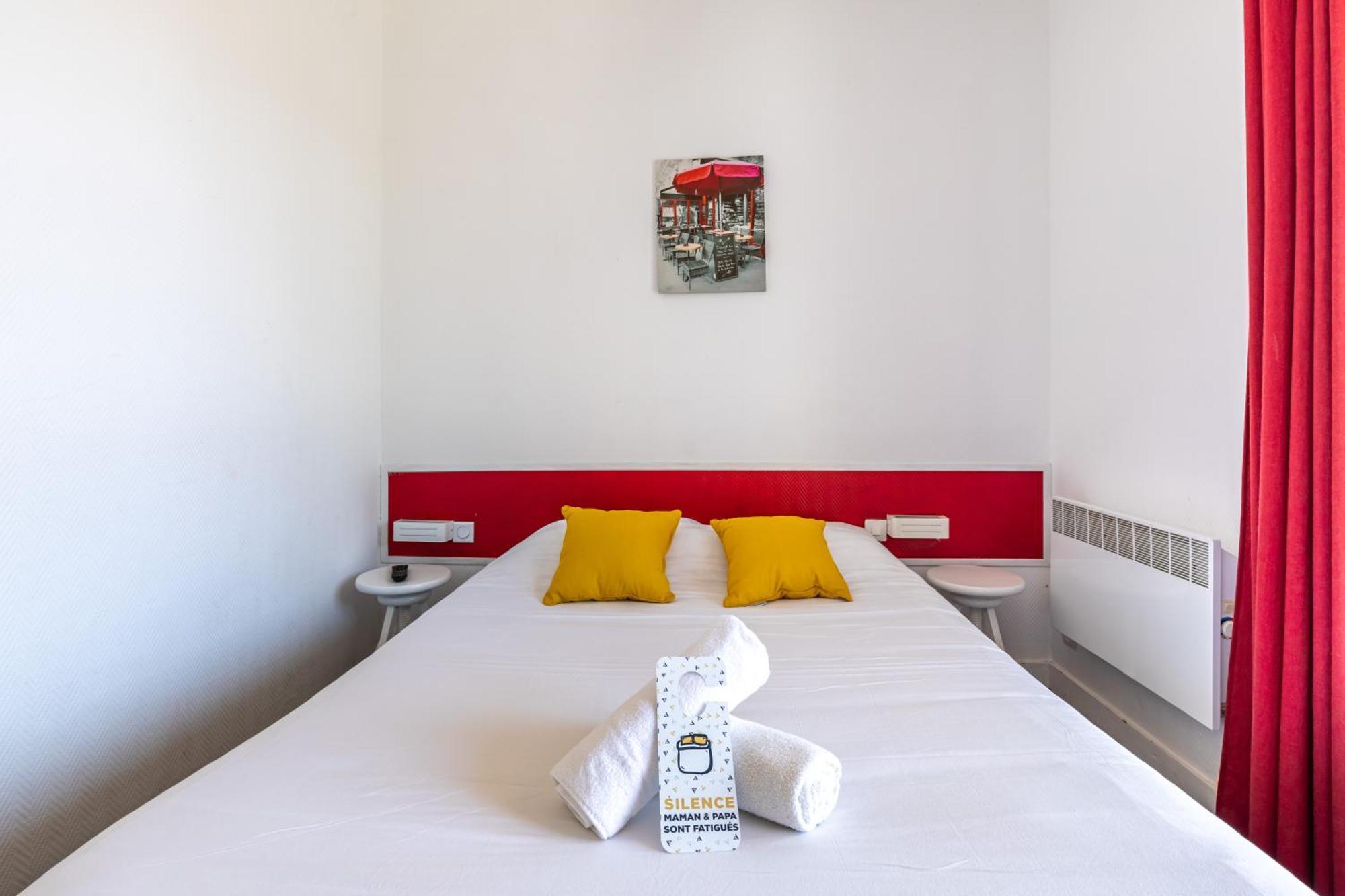 Hotel Les Vieux Acacias Queyrac Buitenkant foto