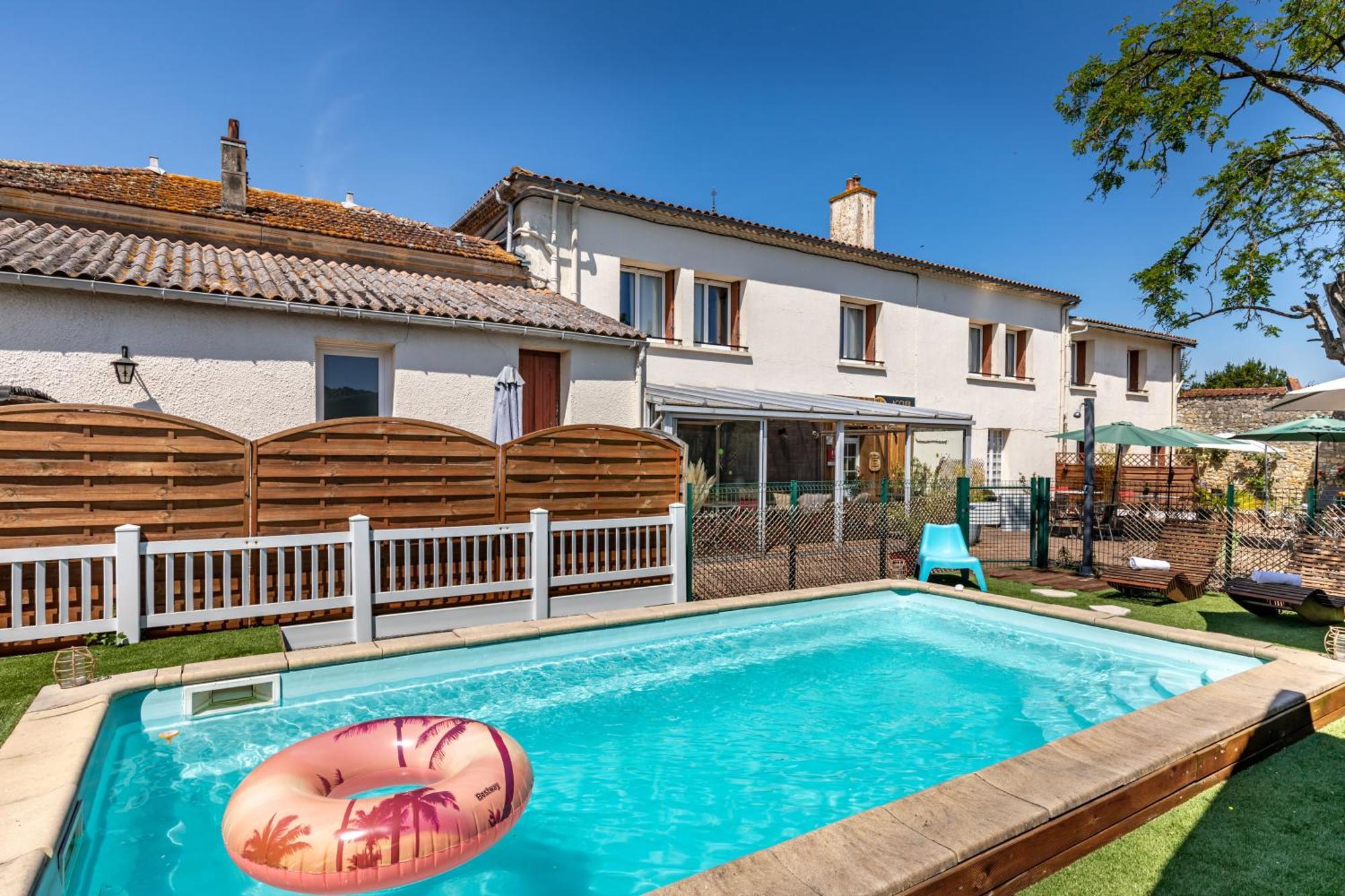 Hotel Les Vieux Acacias Queyrac Buitenkant foto
